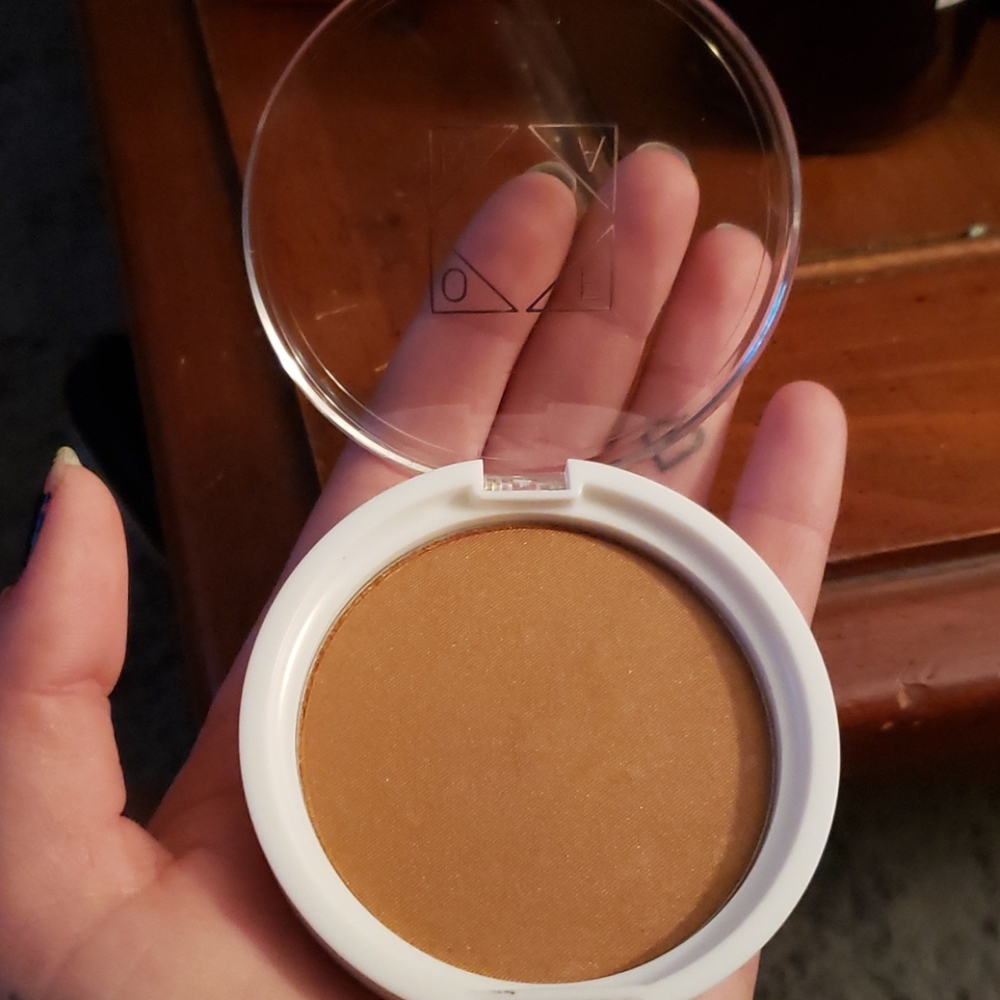 Bronzer - Picture 3 of 3